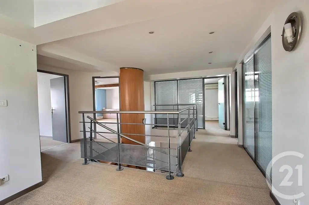 Esik - 10-Bedroom Office Building in Soultz-sous-Forêts