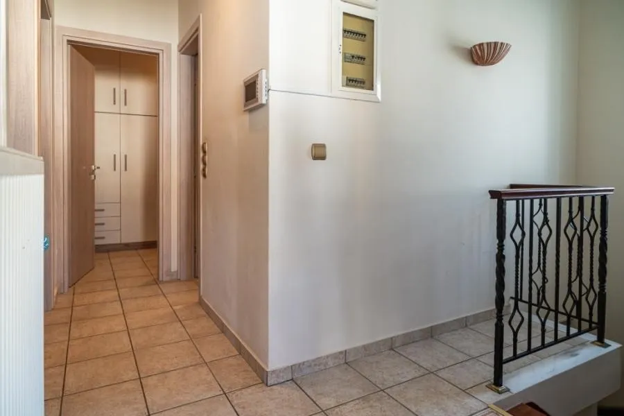 Entrée - Modern Mezzanine in Agios Dimitrios
