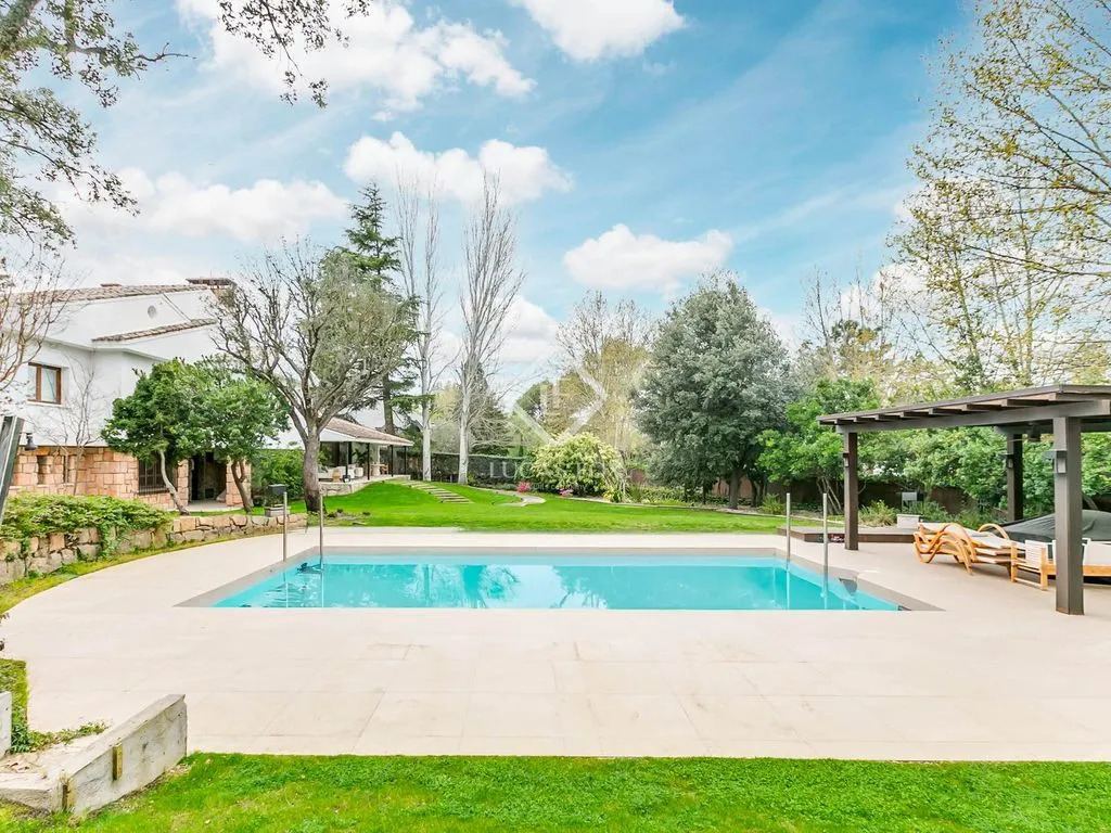 Piscine - Luxury Villa with Pool in La Moraleja