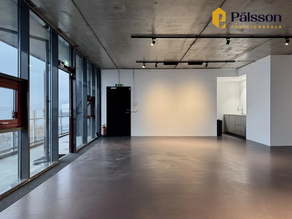 Pièces - Office Space with Sea View in Reykjavík