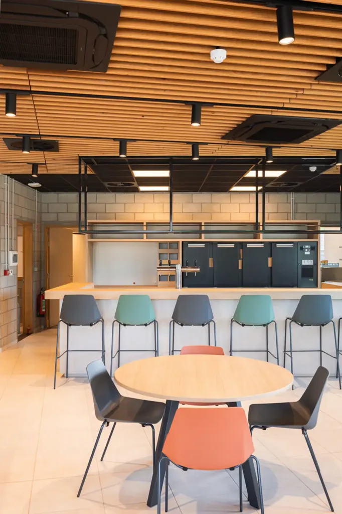 Sala da pranzo - Ready-to-Open Café with Professional Kitchen in Baal