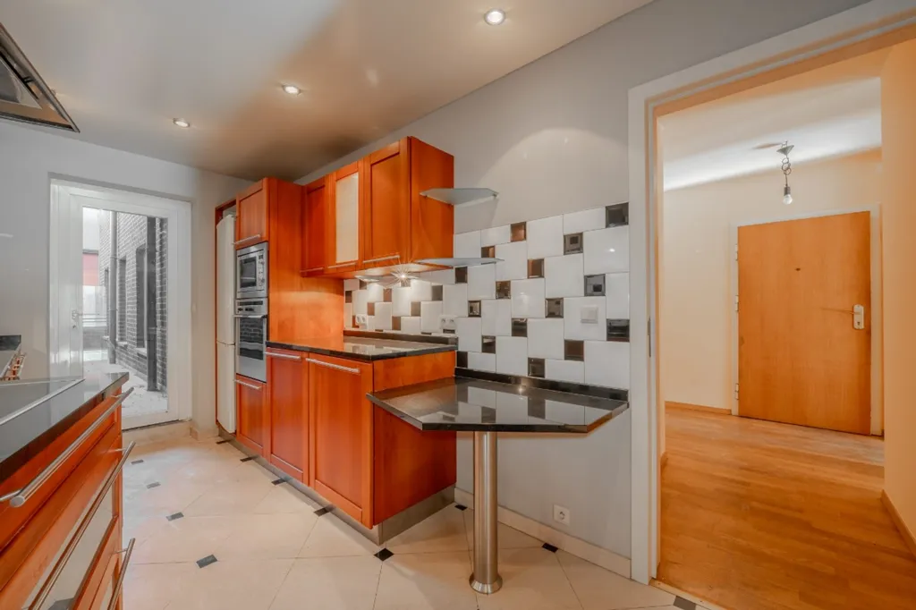 Cuisine - Appartement de rez-de-chaussée avec terrasse en centre-ville