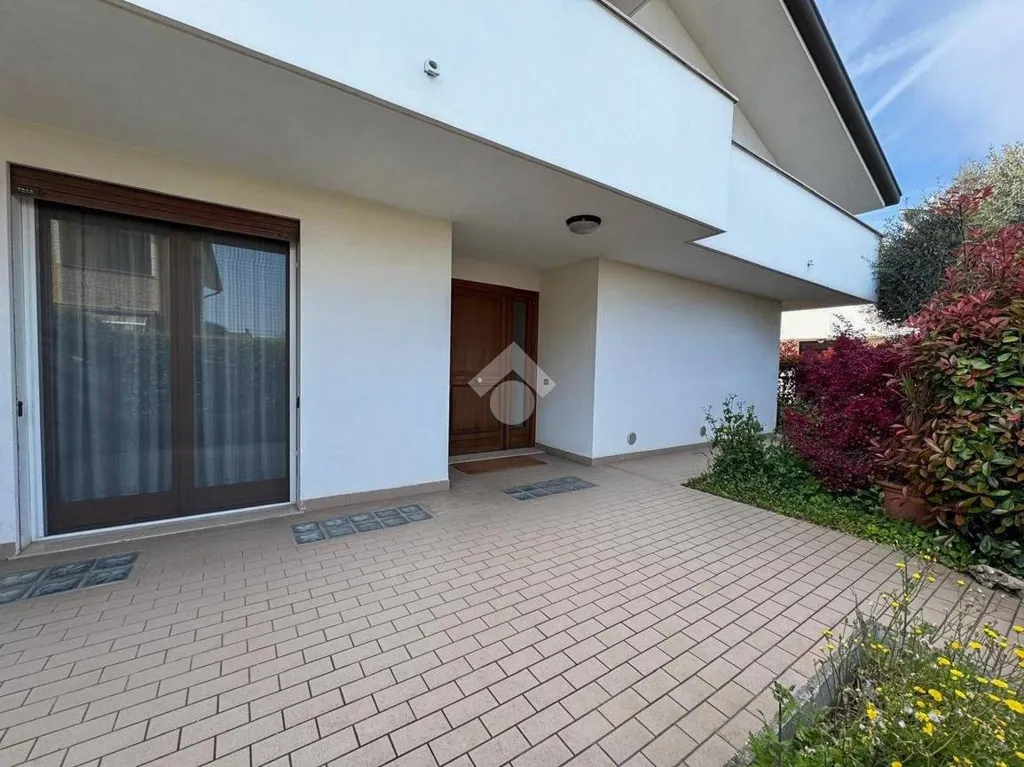 Terrasse - Villa with Garden in Due Carrare