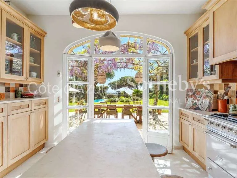 Köök - Villa with Sea View on 1 Hectare in Ramatuelle
