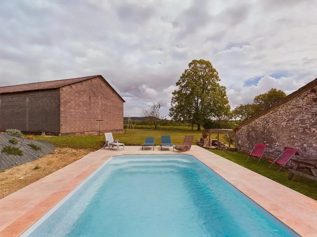 Piscina - Farmhouse with Pool in Vineyard Setting