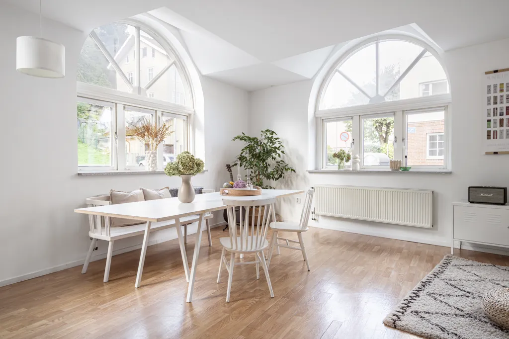 Söögituba - Corner Flat with High Ceilings in Göteborg