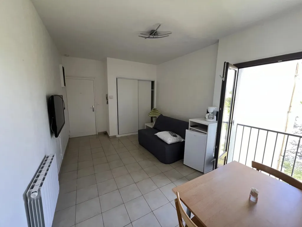 Elutuba - Studio with Balcony in Montélimar