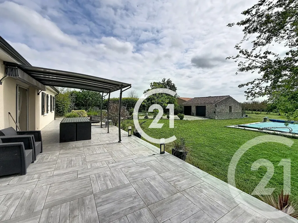 Terrasse - Pavillon de Plain-Pied avec Jardin à Bassac