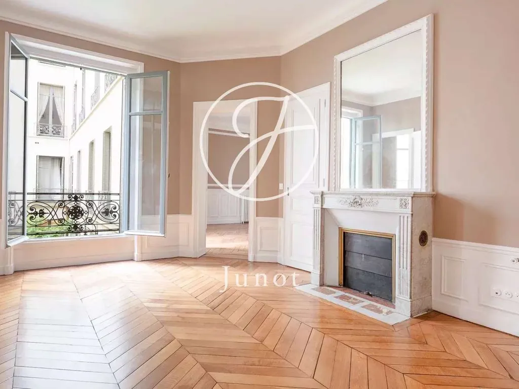 Séjour - Appartement de 5 Pièces avec Cour Arborée à Paris 75017