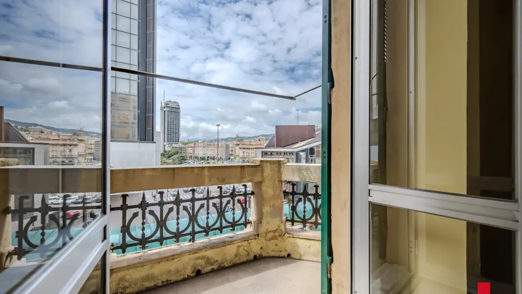 Balcone - Office Space with West Exposure in Genoa
