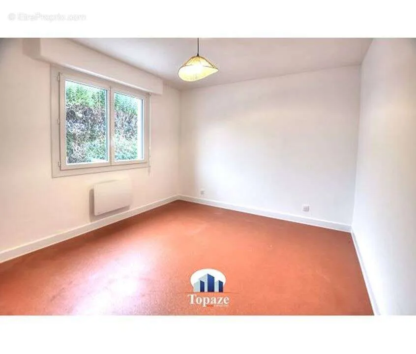 Pièces - Murs Commerciaux avec Balcon à Fréjus
