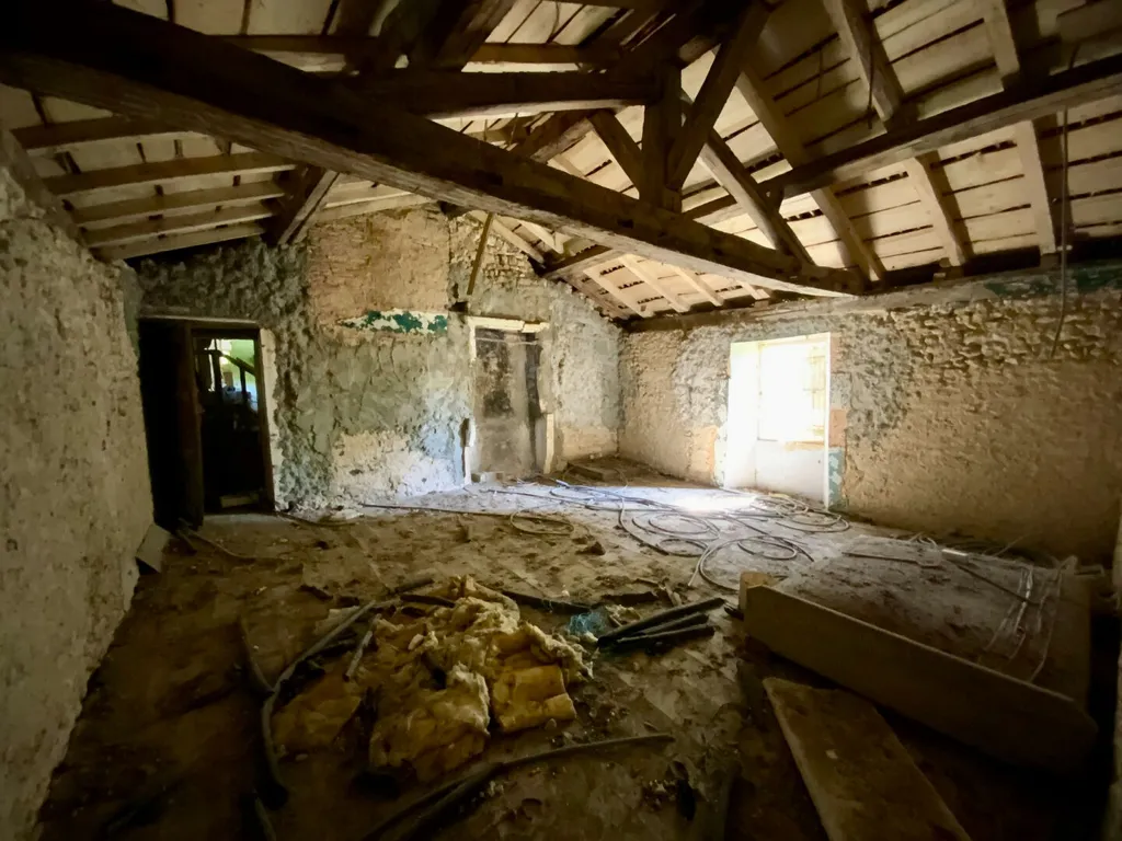 Pièces - Maison Ancienne avec Chapelle à Mirambeau