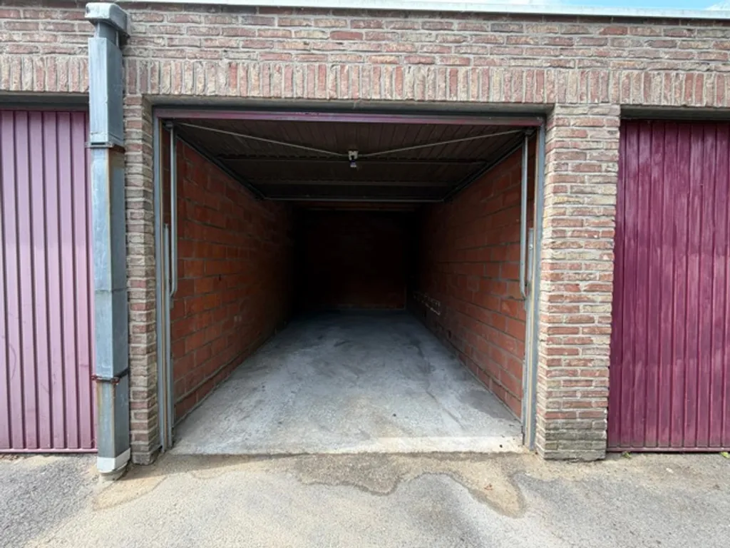 Garaaž - Apartment with Private Garage in Rekkem