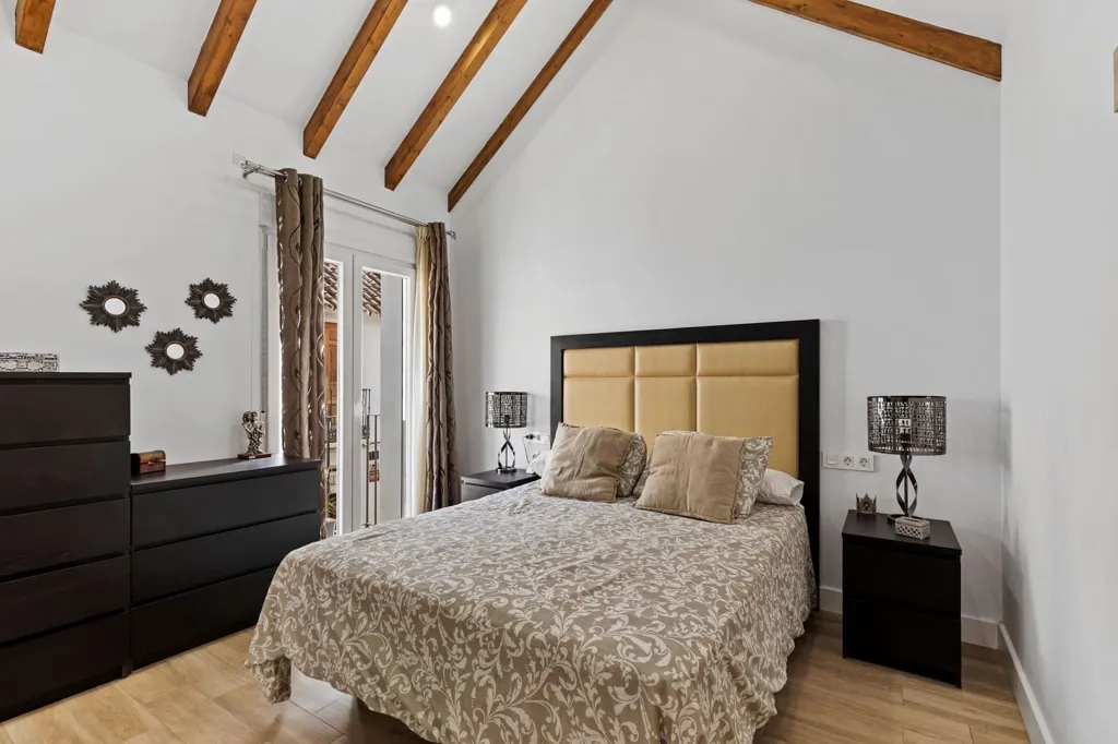 Magamistoad - Townhouse with Terraces in Estepona Centre