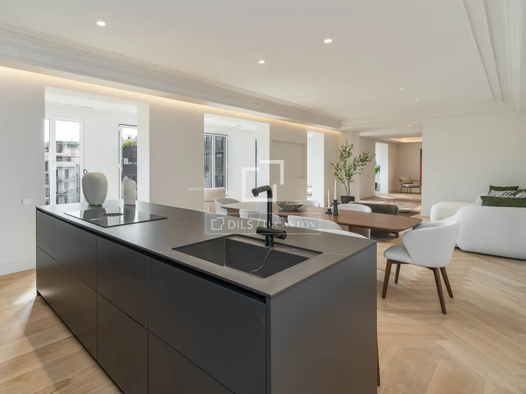 Cuisine - Renovated Apartment with City Views in Eixample