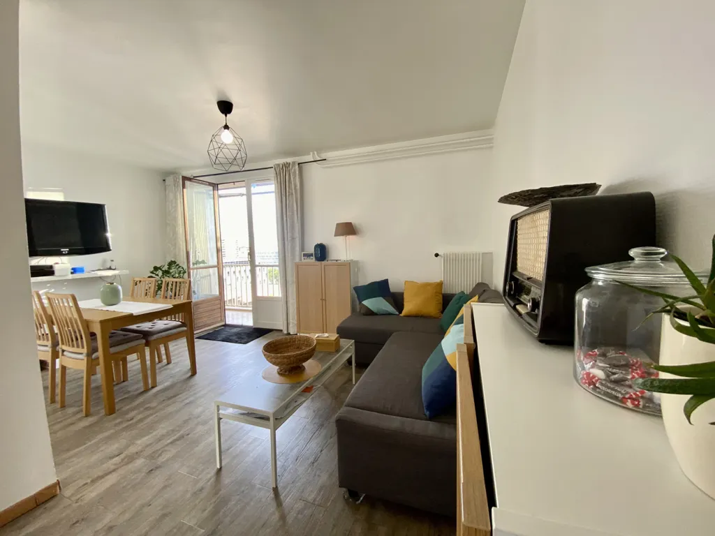Living Room - T3/4 Apartment with Balcony in Marseille