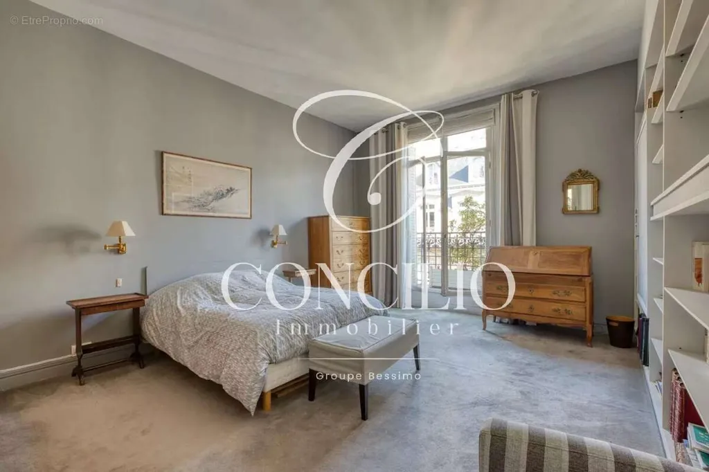 6-room apartment in Paris-17e