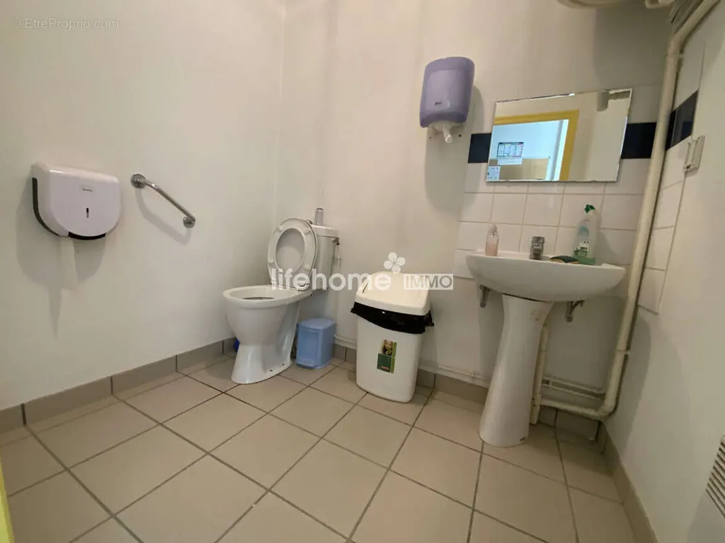 Bagni - Commercial Property with Storage near Châteauroux
