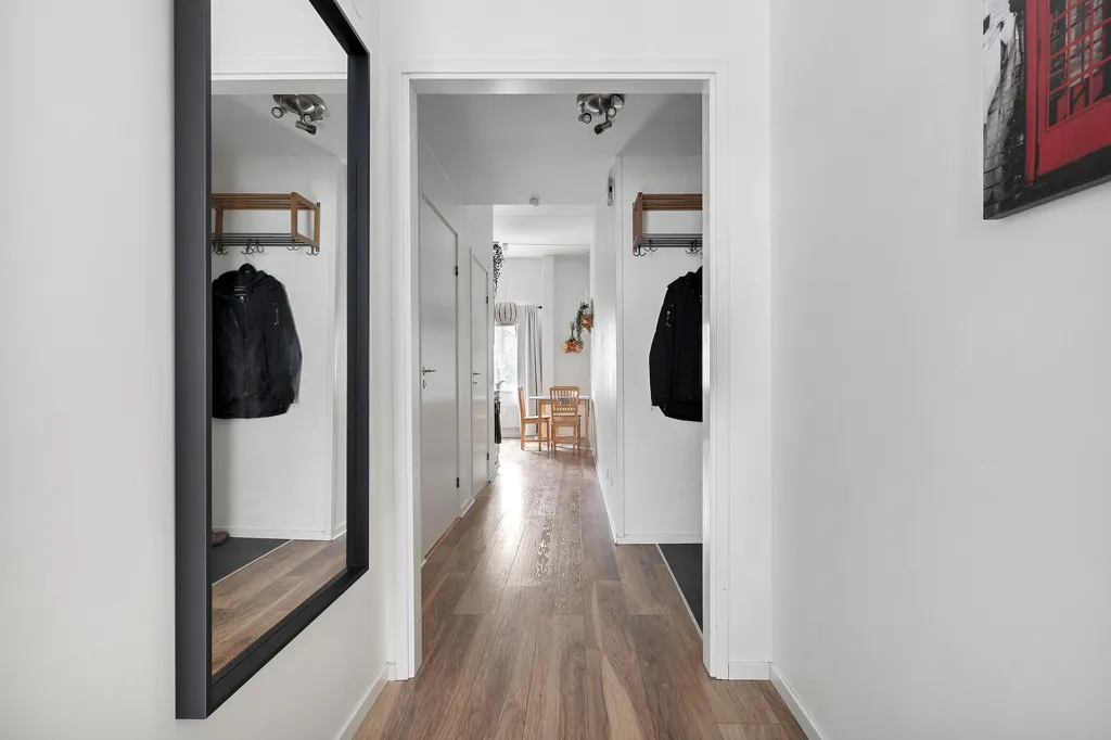 Entrée - Apartment with High Ceilings in Central Jakobsberg