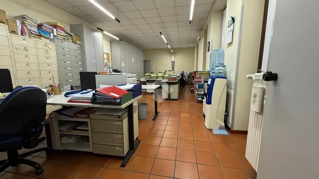Office - Renoavted Multilocale with Private Garden in Monza