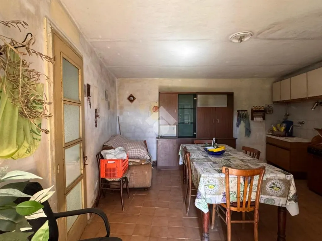 Sala da pranzo - Rustic Property with 25,700m² Land in Verzuolo