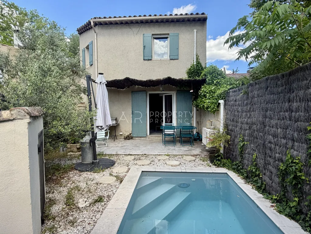 Piscine - Maison Rénovée avec Piscine à Lourmarin