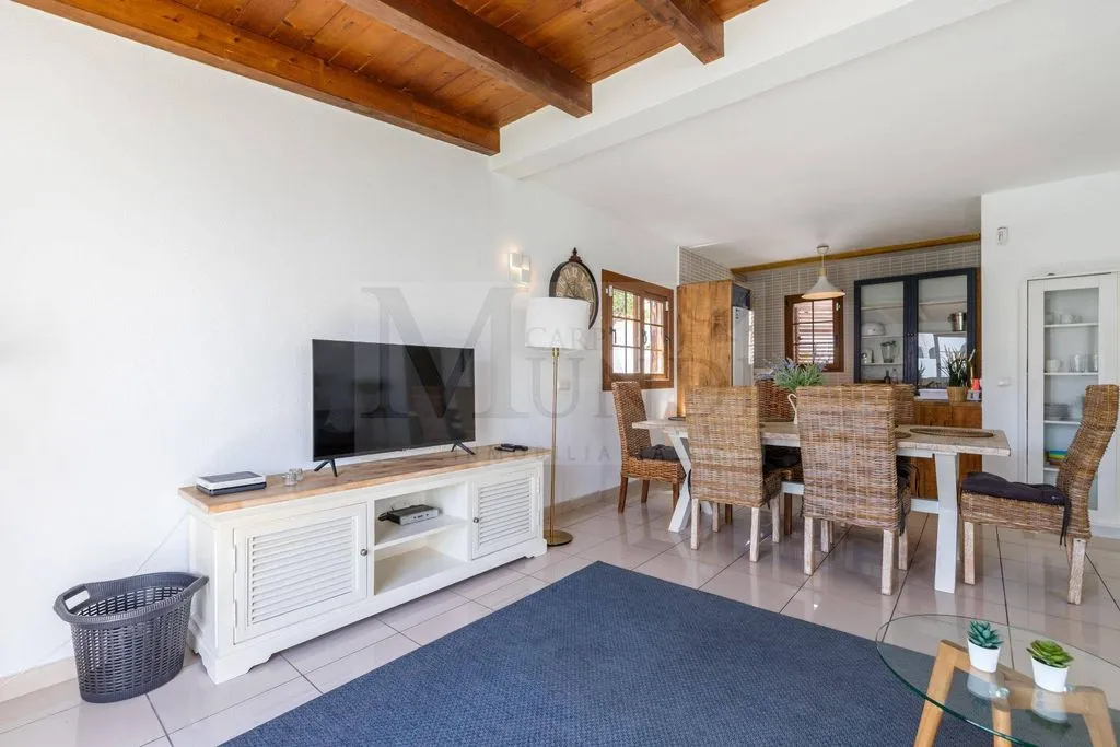 Elutuba - Renovated Villa with Rooftop Terrace in Corralejo
