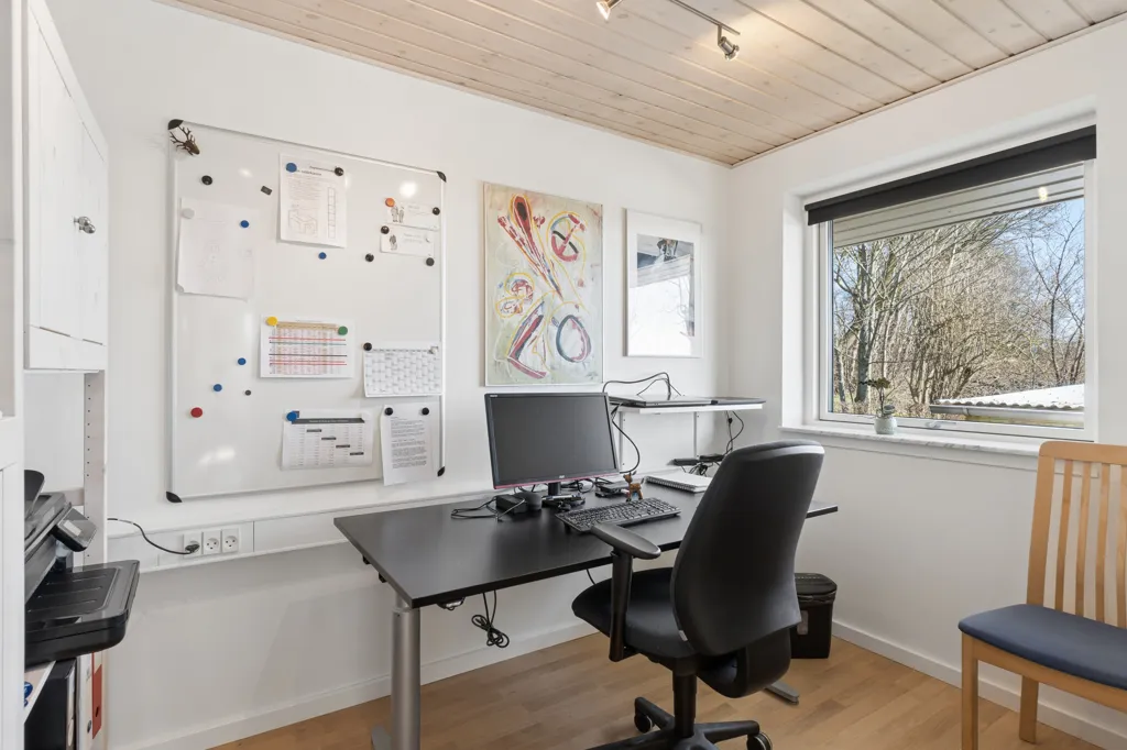 Kabinet - Villa with Extensive Views in Hedehusene