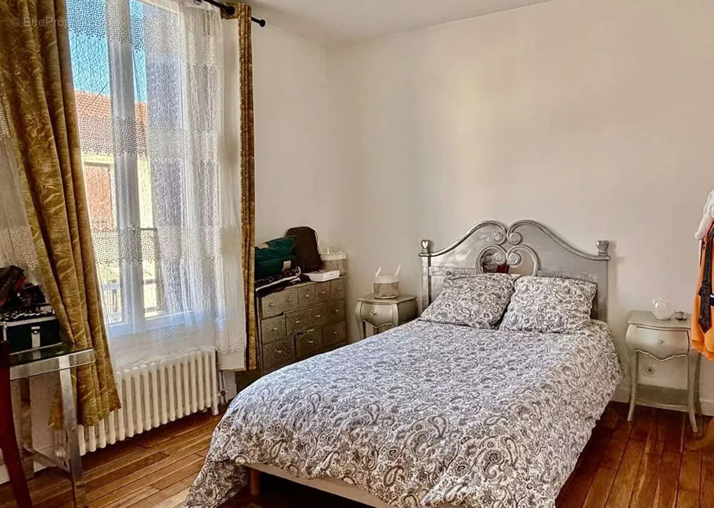 Bedrooms - Charming House with Garden in Colombes