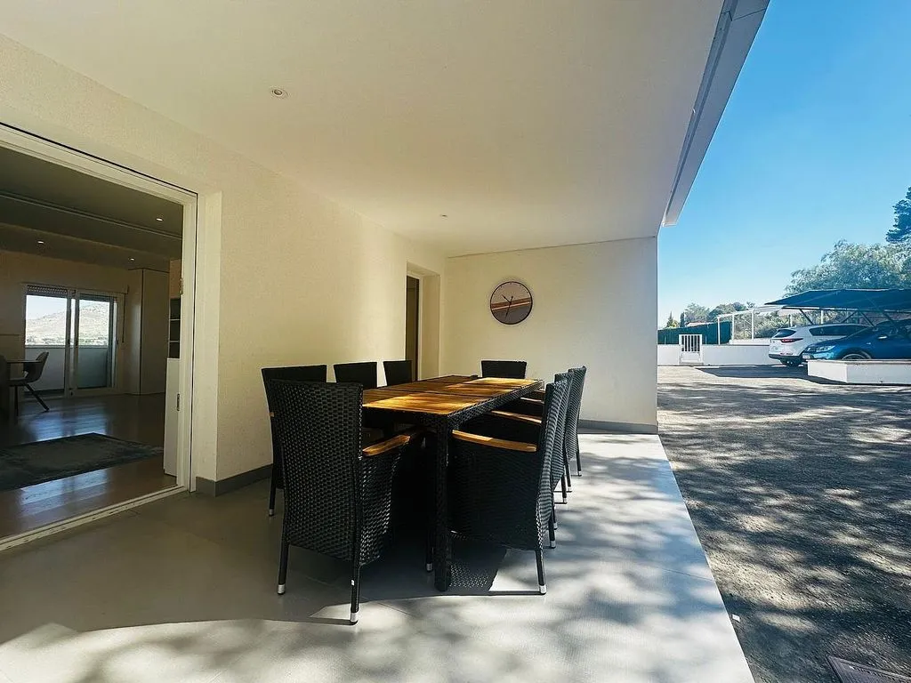 Terrasse - Villa with Pool and Apartments in Elda