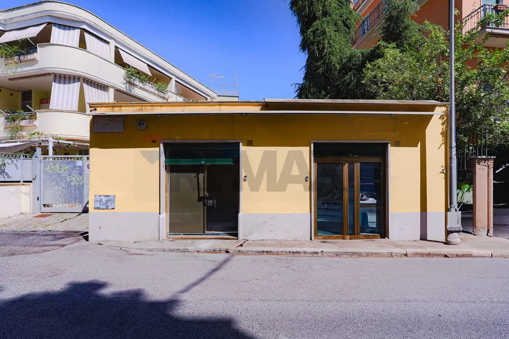 Extérieur - Commercial Unit with Street Frontage in Rome