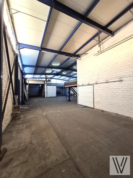 Garage - Magasin Central à Izegem avec Appartement