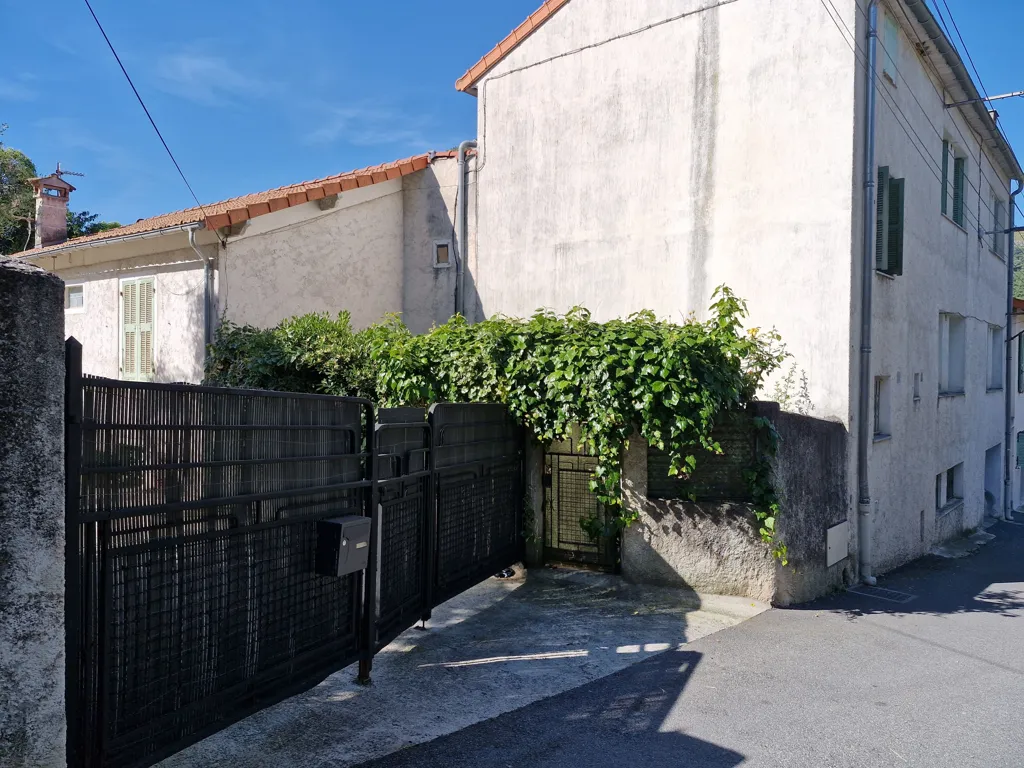 Välivaade - Duplex House with Two Apartments in Tourrette-Levens