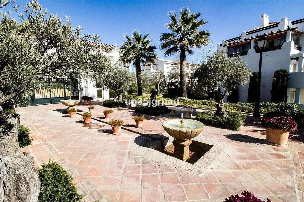 Jardin - Chalet for Renovation with Terrace in Estepona