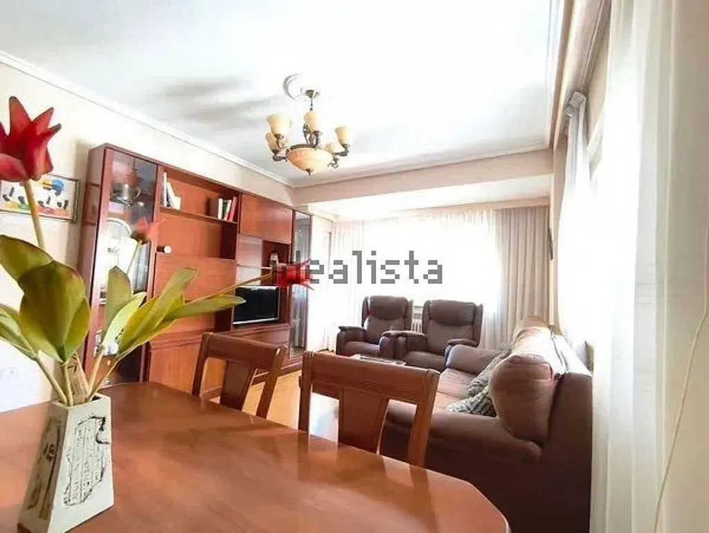 Söögituba - Apartment with Garage in Salesas