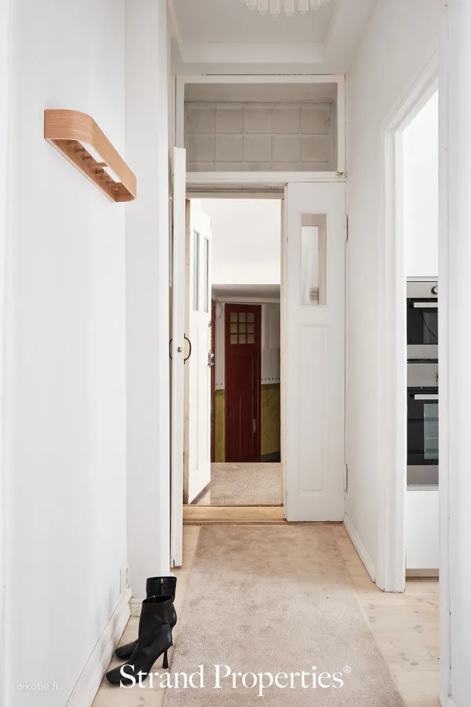 Esik - Historic Apartment with Garden View in Etu-Töölö