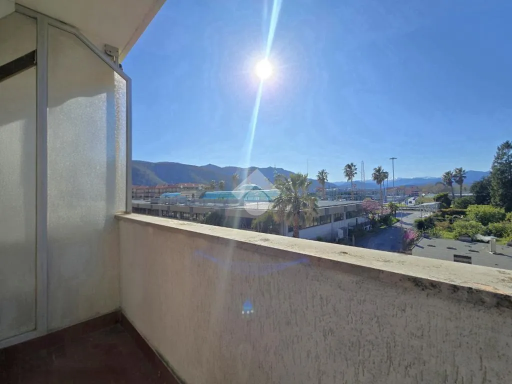 Rõdu - Apartment with Balcony in Central Albenga