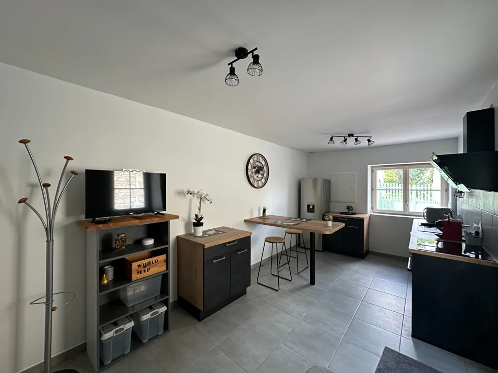 Köök - Renovated Maison de Bourg with Garden in Anché