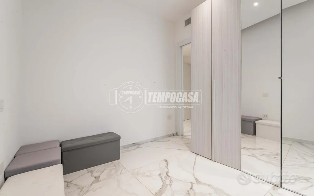 Esik - Modernised 4-Bedroom Apartment in Como