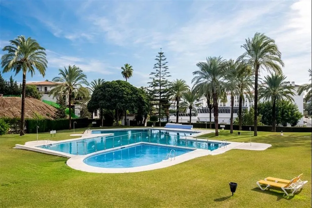 Piscine - Apartment with Pool in Nueva Andalucía