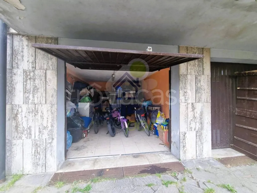 Garaaž - Modern Apartment with Balcony in Somaglia