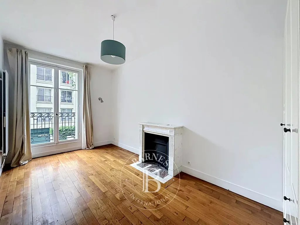 Elutuba - Flat with Double Reception in Rue Pierre Cherest