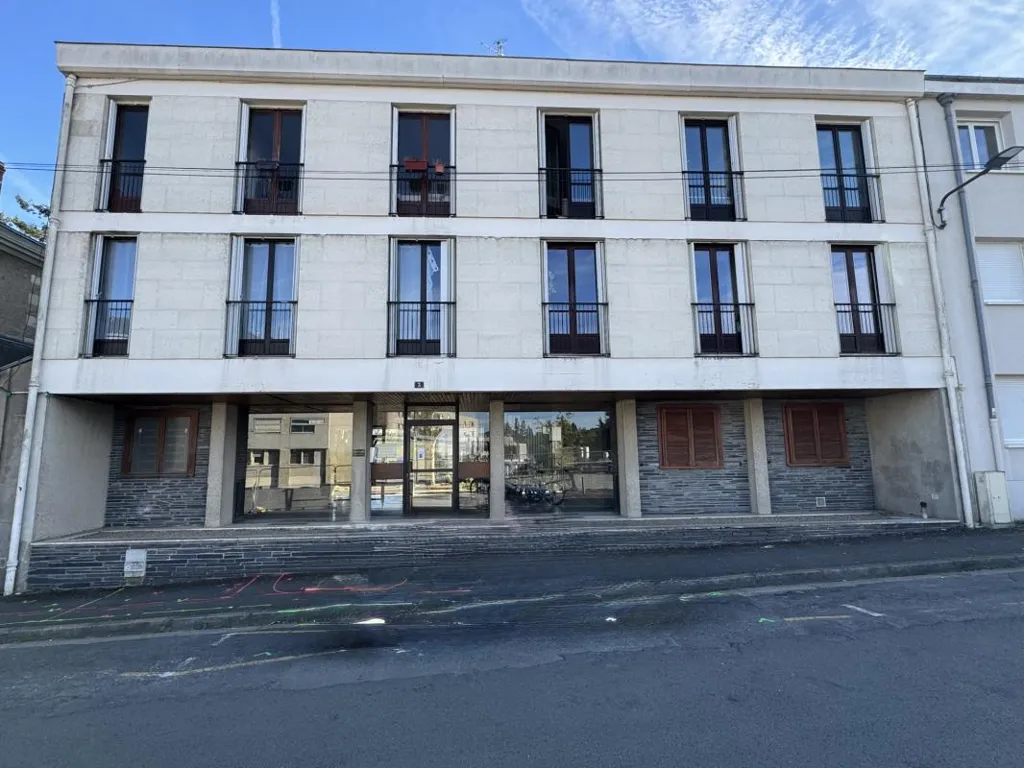 Außenansicht - Bright 2-Bedroom Apartment with Garage in Angers