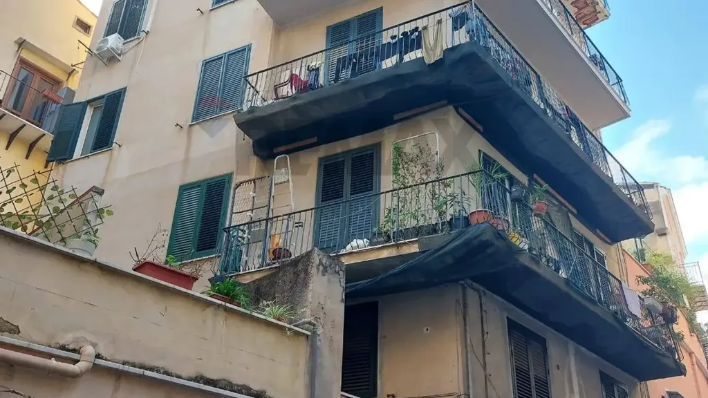 Esterno - Appartamento con tre balconi nel centro storico di Palermo