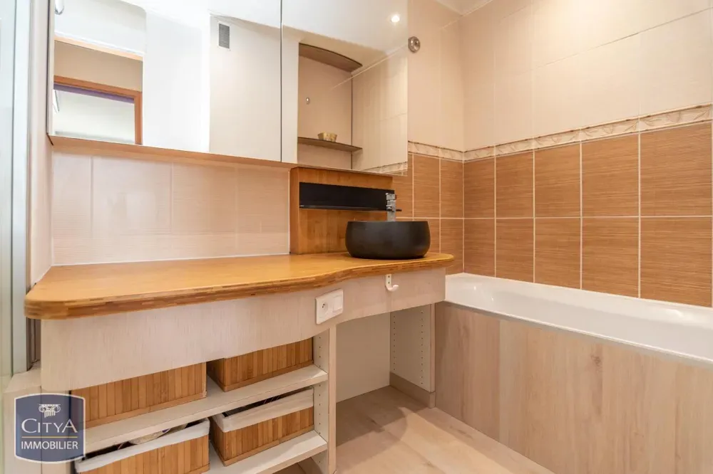 Salles de bain - Appartement Rénové avec Balcon au Cœur de Chalon-sur-Saône