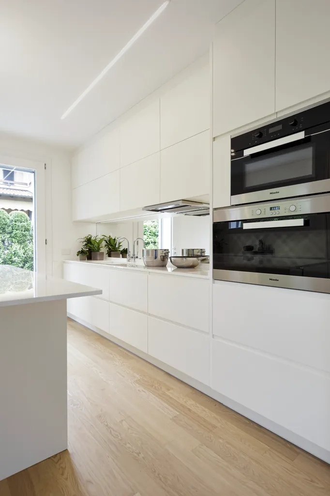 Cuisine - Contemporary Villa with Mountain View in Varese