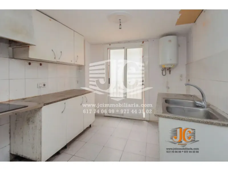 Cuisine - Apartment with Balcony in Tortosa Centre