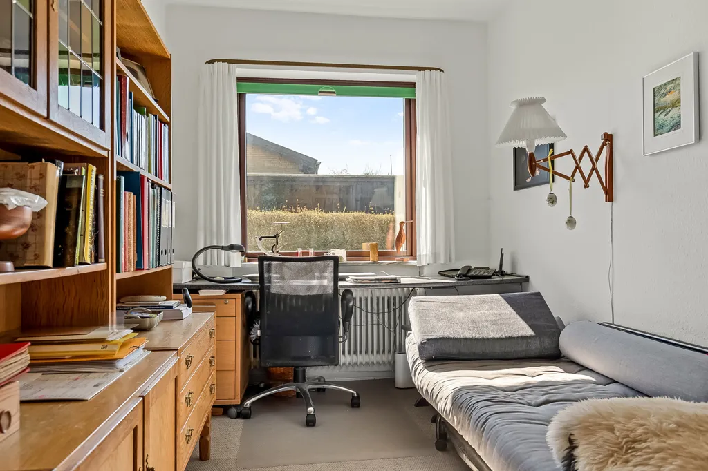 Office - Villa with Garden in Søndermarken, Vejle