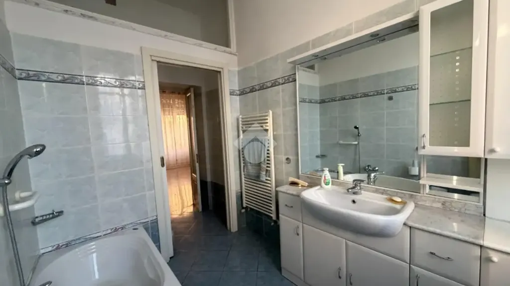 Vannitoad - 3-Room Apartment with Balcony in Broni