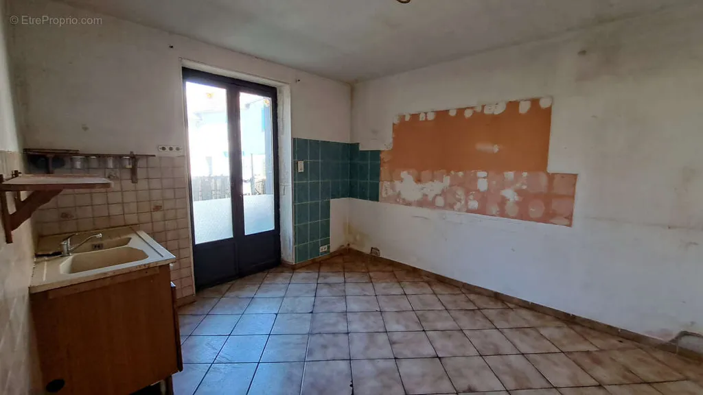 Cucina - Rustic House with Garden in Manzat